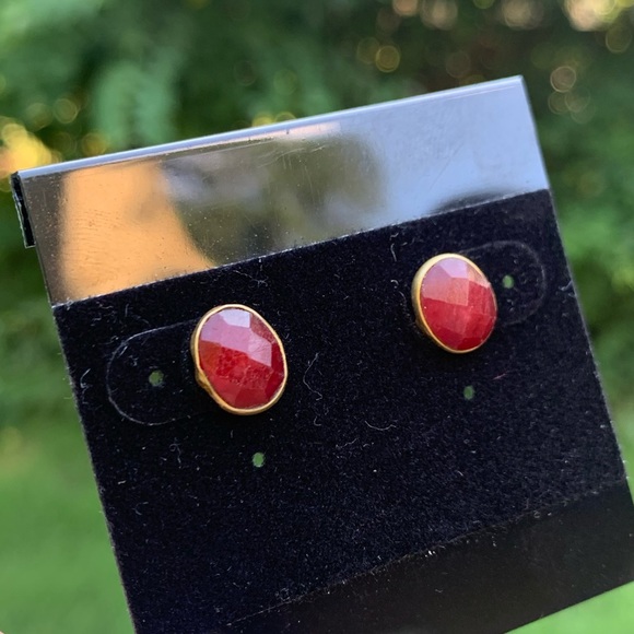 NWT Large Oval Garnet Faceted Studs - Picture 9 of 9